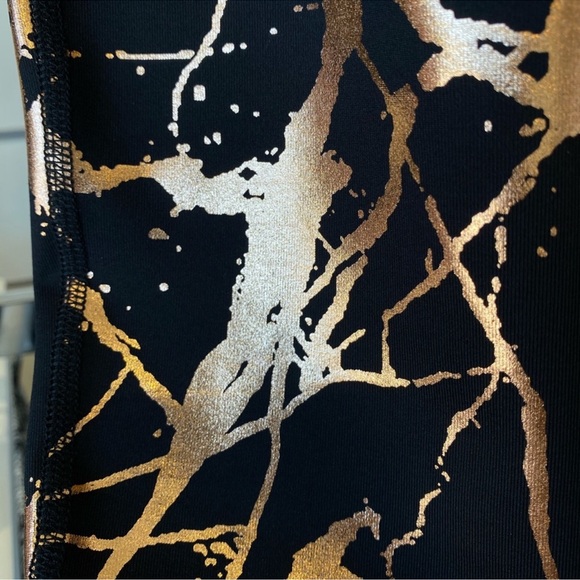 Beyond Yoga Lost Your Marbles High Waisted Midi Legging Black/Rose Gold Marble - Picture 2 of 7